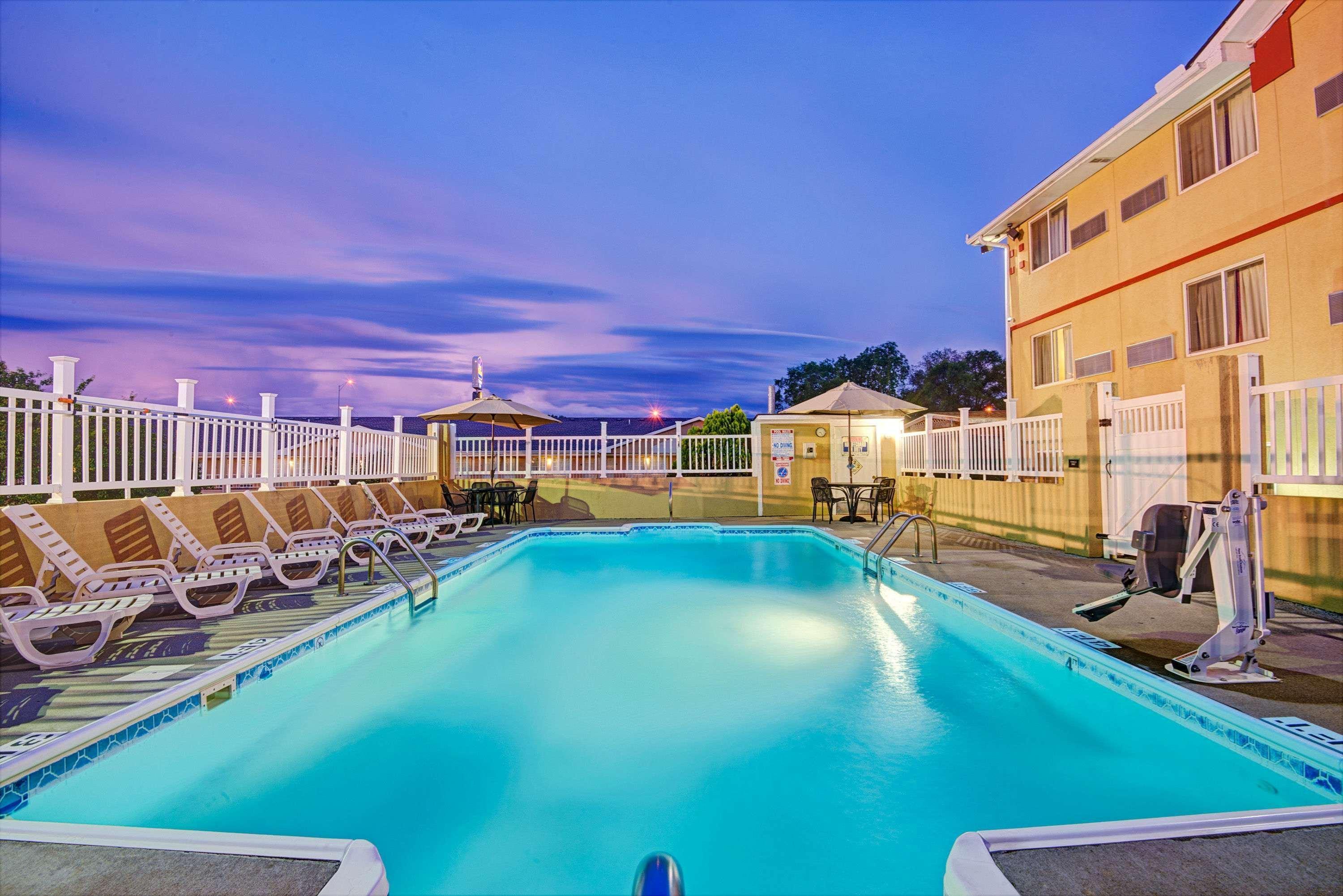 Super 8 By Wyndham Independence Kansas City Kültér fotó